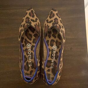 These machine washable cheetah print flats from Rothy’s are size 7.5.